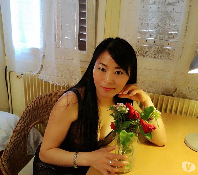 Deux belles poupées asiatiques pour massage
